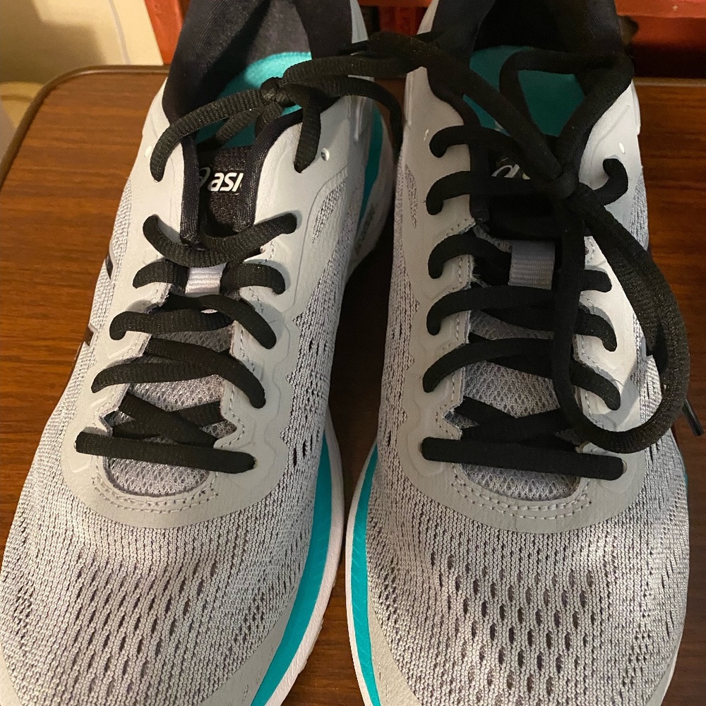 ASICS Gel Kayano 24, size 9, NEW